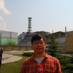 三立記者謝國安，在車諾比四號反應爐前